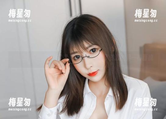 在天台越过云层，雯粥粥i的图片呈现了资源的另一种面貌-梅星匆