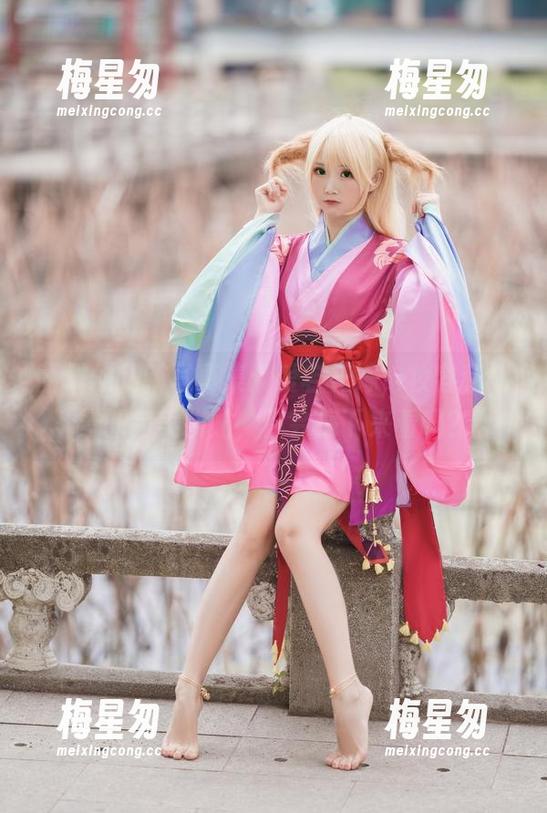 面饼仙儿新写真集：爱宕花嫁，妆容和场景的完美拼贴，你会停下来看吗？-梅星匆