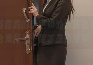 向香草喵露露的粉色奶油泳装致敬，私拍合集摇身一变才是正经事！