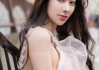魅妍社 - 看，Ashely丽丽的最新写真，她的白衬衫竟有这样的气场？！