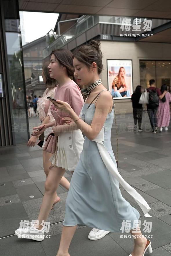 魔镜街拍 - 婷婷,一位销售主管,粉裙加全套图集,让你的工作日常一般都有色彩!-梅星匆 魔镜街拍 - 婷婷,一位销售主管,粉裙加全套图集,让你的工作日常一般都有色彩!-梅星匆
