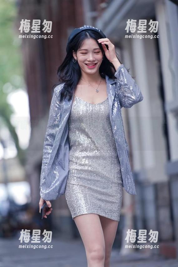 魔镜街拍 - 想要完美丝袜?曼曼定制图片里找灵感,膜拜中...-梅星匆 魔镜街拍 - 想要完美丝袜?曼曼定制图片里找灵感,膜拜中...-梅星匆
