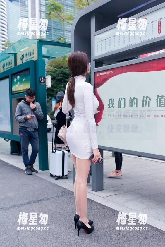 无圣光小百褶裙美女,竟在“魔镜街拍”里显得如此生动、贴切,快来瞧瞧。-梅星匆 无圣光小百褶裙美女,竟在“魔镜街拍”里显得如此生动、贴切,快来瞧瞧。-梅星匆
